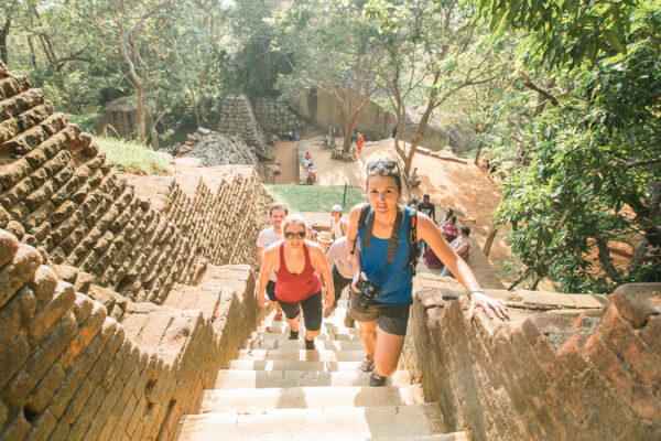 sri-lanka_dambulla_sigiriya-lion-rock-fortress_group-climbing-steps_3